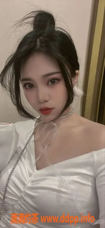 广州楼凤-白云依依，700p大胸妹，火热服务来袭！