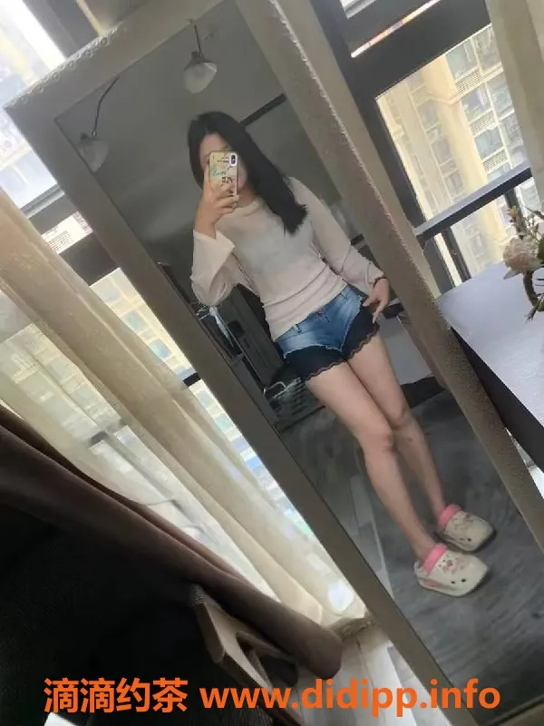 成都楼凤-成华区温柔妹子，17岁165cm，超高性价比！