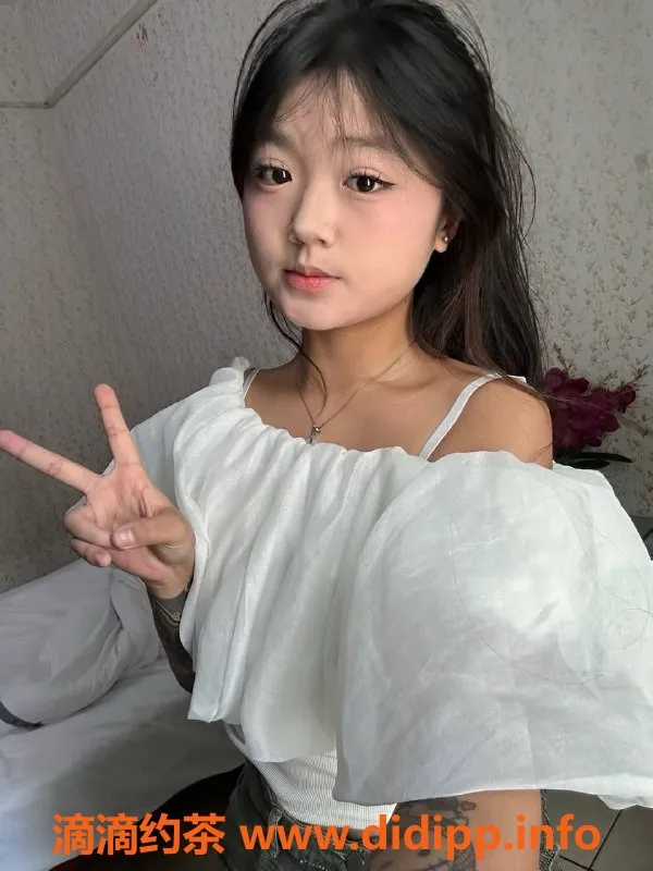 成都楼凤-成华区美琪 165cm 18岁 B罩杯 超强口技体验