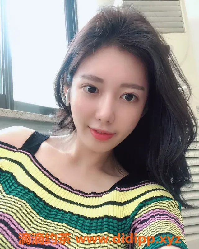 广州楼凤-天河御姐妮儿，15P大胸舌吻享受