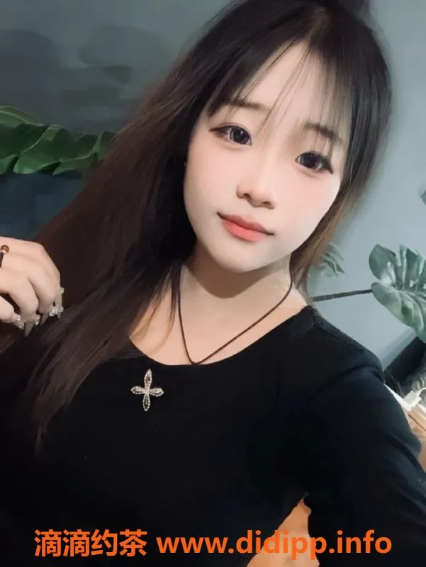 杭州楼凤-上城嫩妹小玲，600/P巨乳工兵服务等你来体验