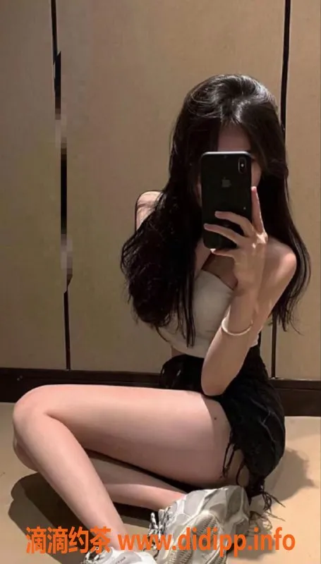 重庆楼凤-北滨路小黄鸭大宝，50kg，B-D罩杯，年轻靓丽