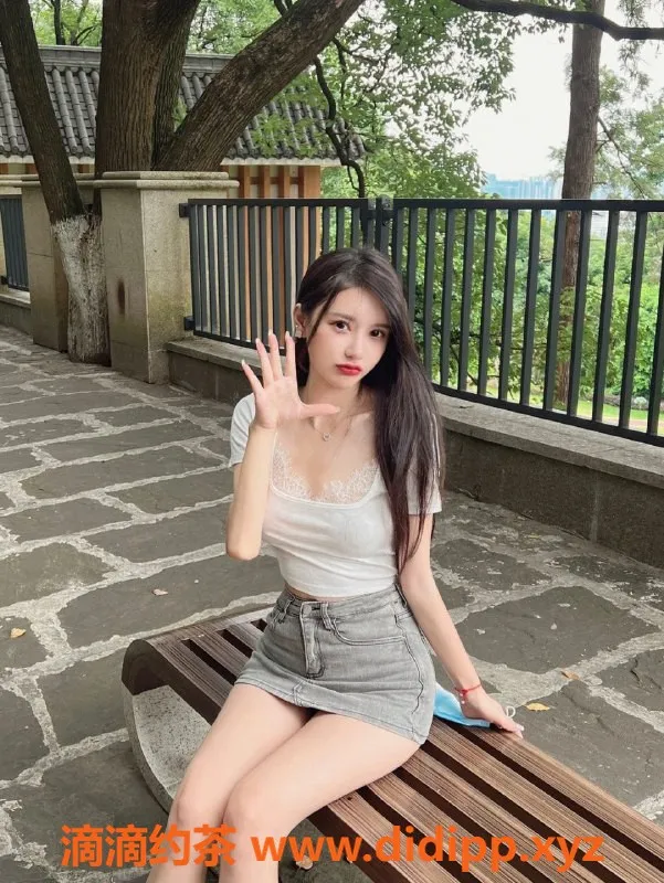 重庆楼凤-北滨路小黄鸭大宝，50kg，B-D罩杯，年轻靓丽