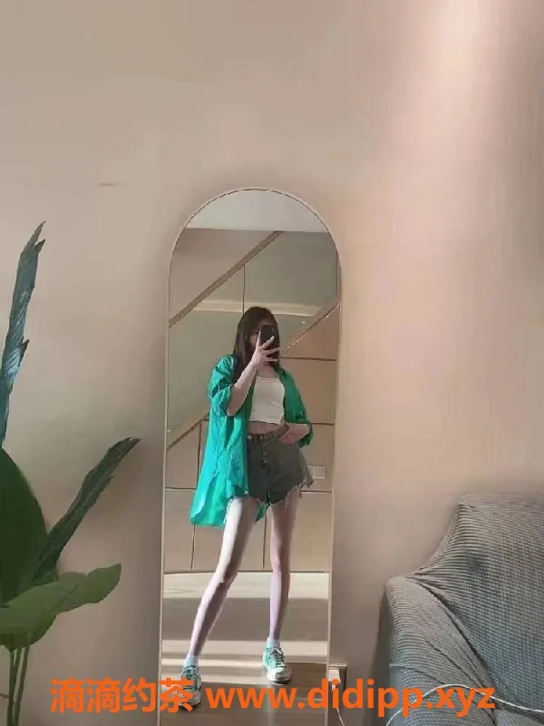 厦门楼凤资源信息,高颜值腿模18岁，170cm超吸引，服务多样仅800元