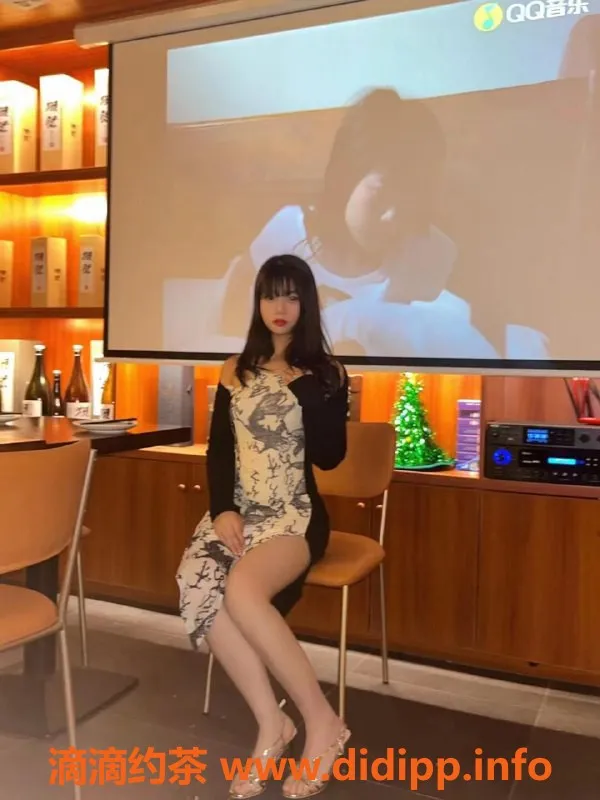 深圳楼凤-龙华区办公室小秘月月，23岁34C热情服务