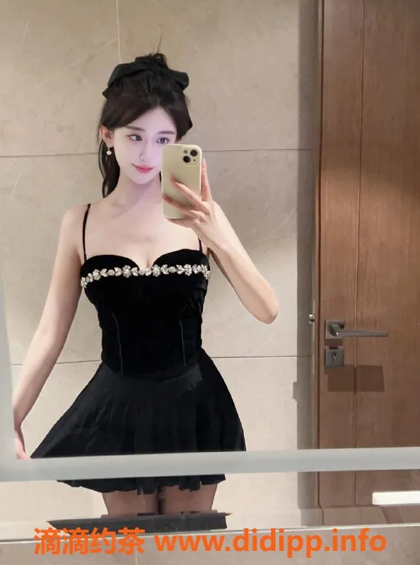 重庆楼凤-解放碑乐儿，168cm/50kg，口爆深喉服务