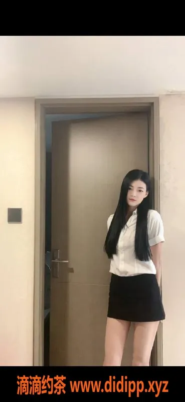 广州楼凤-佛山顺德罗兰老师，700元起的蛇吻服务