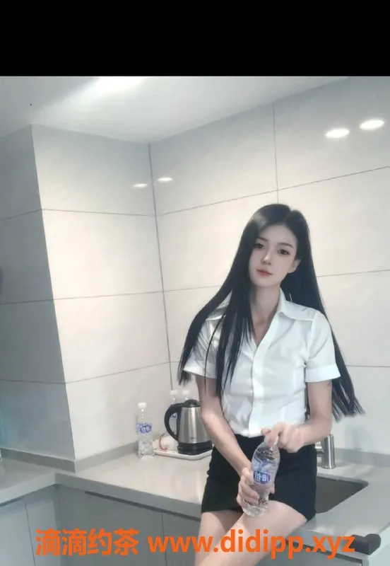 广州楼凤-佛山顺德罗兰老师，700元起的蛇吻服务