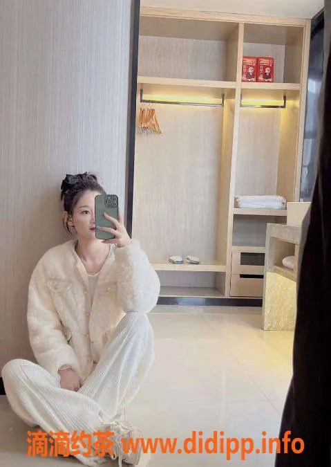 北京楼凤-朝阳小韵韵，165cm白嫩大学生陪浴