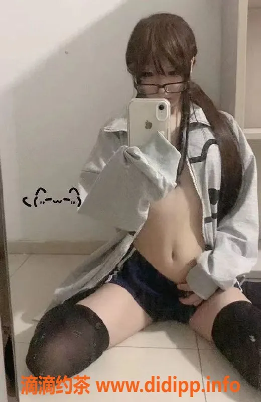 杭州楼凤-小秦 – 159cm超嫩尤物，1000元一小时尽享服务