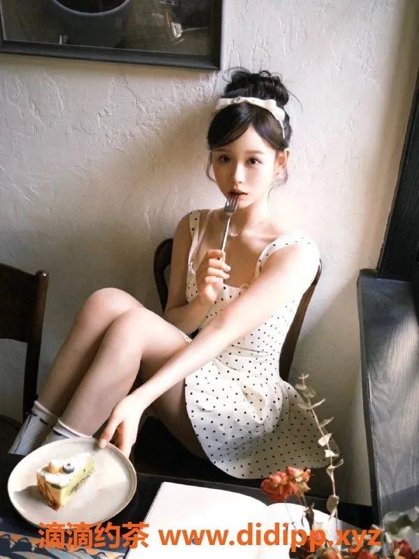 北京楼凤-朝阳双井鑫鑫，真实06学生兼职，2000P一字马服务