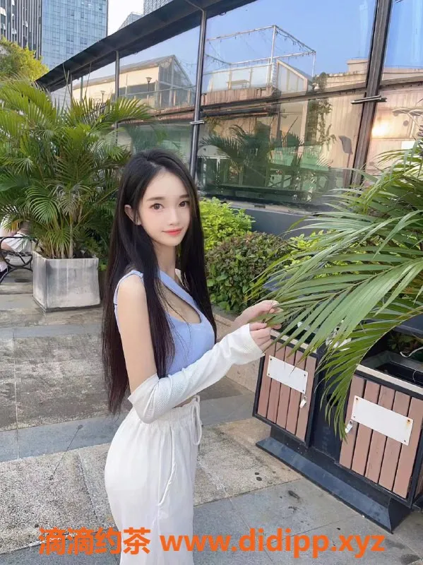 广州楼凤-荔湾小甜甜，嫩妹车震12P服务，体验超赞！