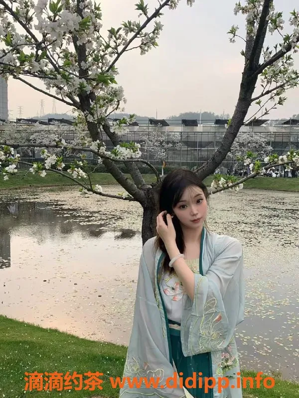 杭州上门服务-西湖嫩妹朵拉 800元起，69互舔服务