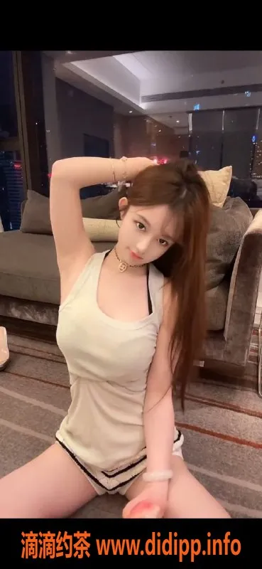 广州楼凤-天河兼职依依，168cm 48kg 23岁活力女孩