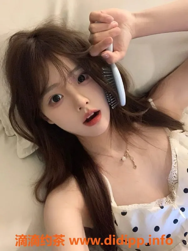 广州楼凤-天河20岁兼职学生妹洛颜，166身高32C诱惑