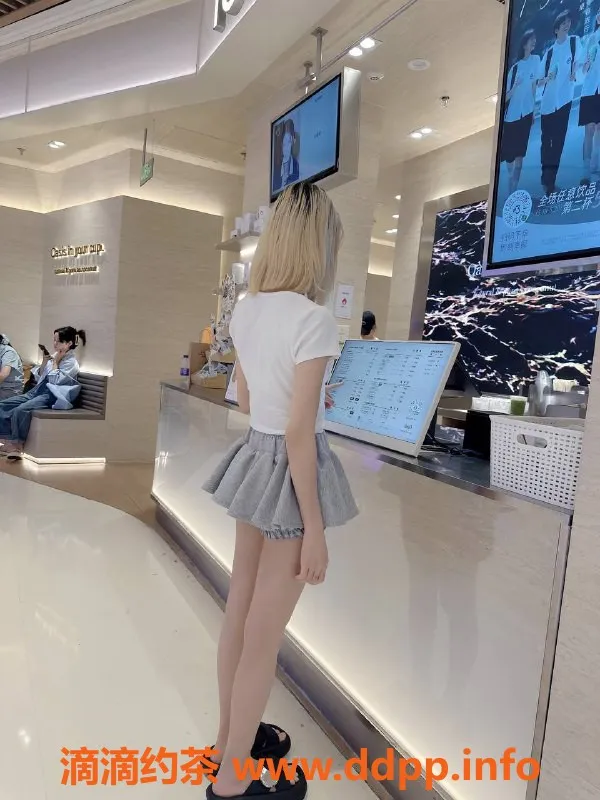 杭州楼凤-上城嫩妹芊芊，胸围巨大，舌吻69互舔服务