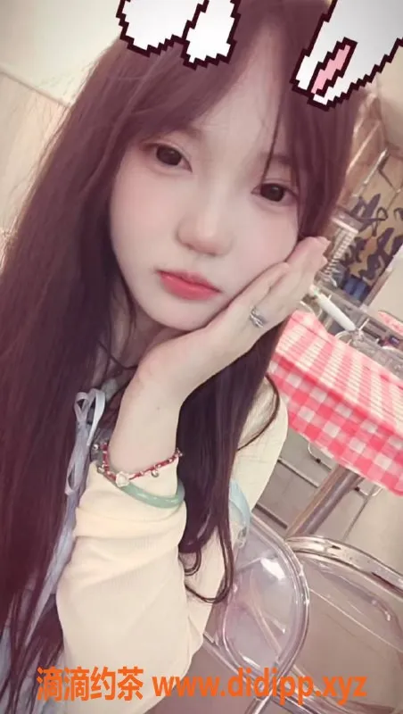 长沙楼凤-岳麓区球球，165cm 19岁，服务超贴心，价格500p