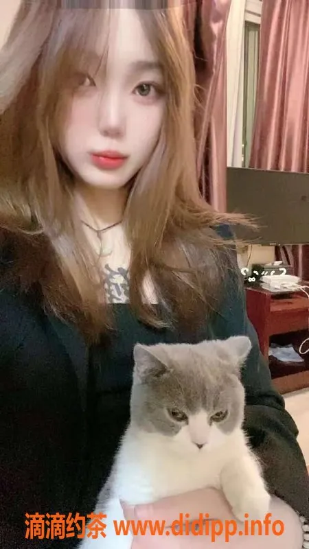 长沙楼凤-岳麓区球球，165cm 19岁，服务超贴心，价格500p