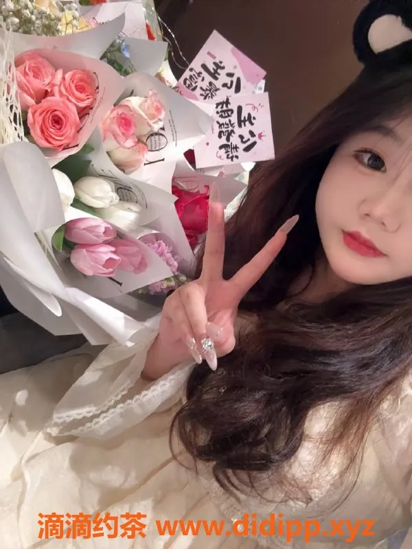 广州楼凤资源信息,天河嫩妹奶盖，6P大胸夜课等你来约！