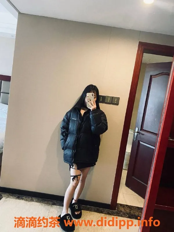 杭州楼凤-萧山嫩妹慧慧，600元私密舌吻服务