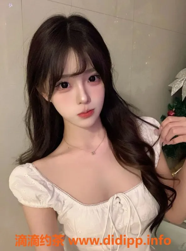 广州楼凤-天河20岁学生妹洛颜 166cm 32C只需600元