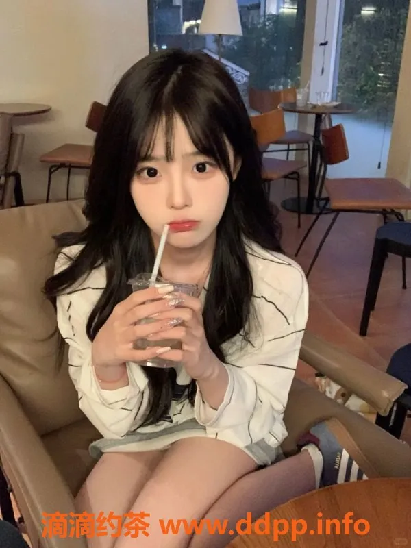 广州楼凤-天河20岁学生妹洛颜 166cm 32C只需600元