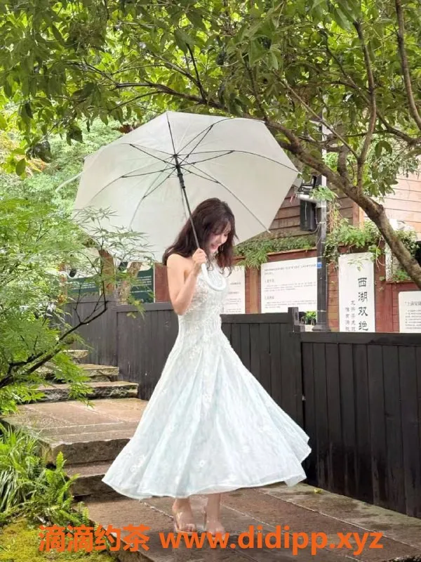 杭州spa会所-四川小月月：24岁166cm肤白貌美王者服务