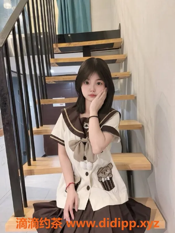 成都楼凤-武侯区茶茶：160cm、85斤、19岁宝藏妹