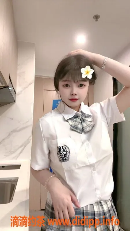 广州楼凤资源信息,天河18岁学生妹小晚，36C胸围，服务多样