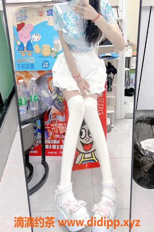 长沙楼凤-天心区小西 164cm 42kg 性感制服妹子服务