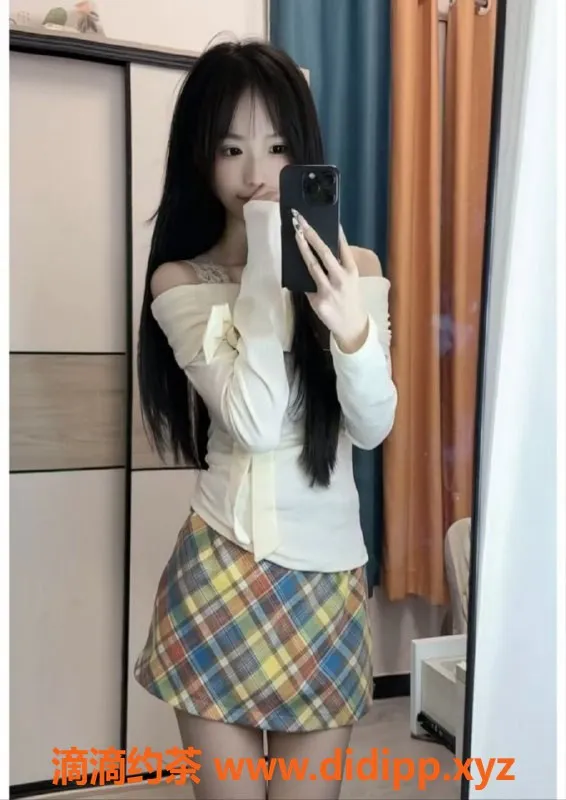 深圳楼凤-深圳龙岗18岁嫩妹灿灿，500元体验