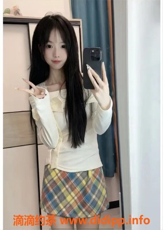 深圳楼凤-深圳龙岗18岁嫩妹灿灿，500元体验