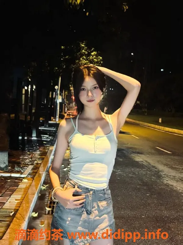 成都楼凤-成华区小雨，175冷白皮新手，颜值超高