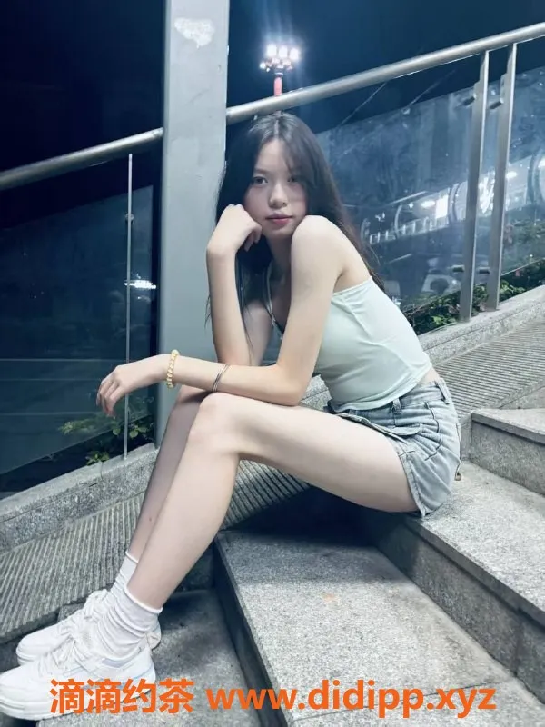 成都楼凤-成华区小雨，175冷白皮新手，颜值超高