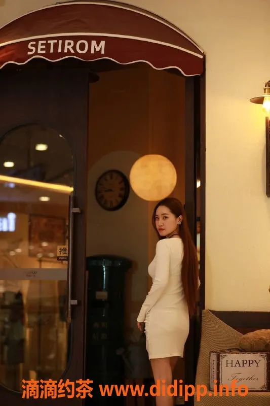 成都楼凤-武侯区艺涵，身材车600P/50分钟，代聊服务！