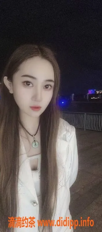 成都楼凤-武侯区艺涵，身材车600P/50分钟，代聊服务！