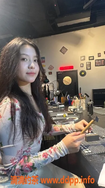 深圳楼凤资源信息,宝安小叮当，24岁，160cm，34C，茶水费400元