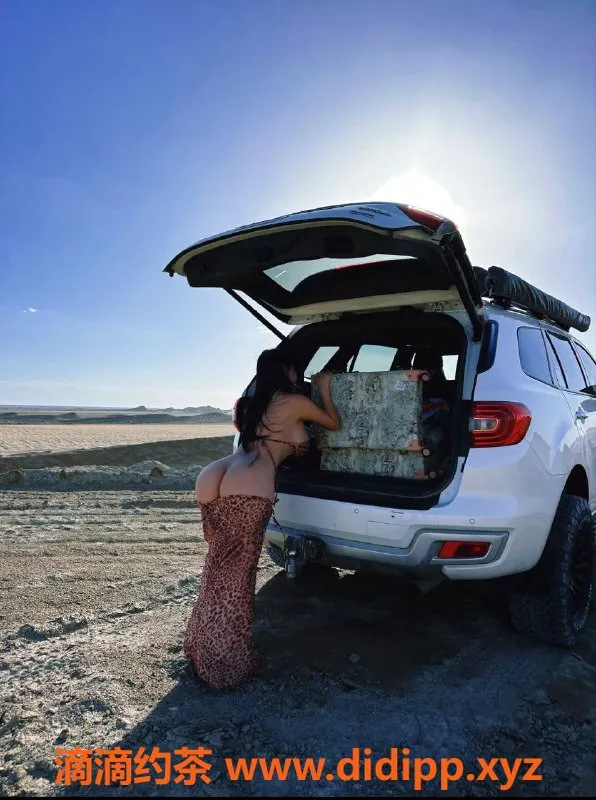 广州楼凤-广州海珠邪恶老师，停车2000起