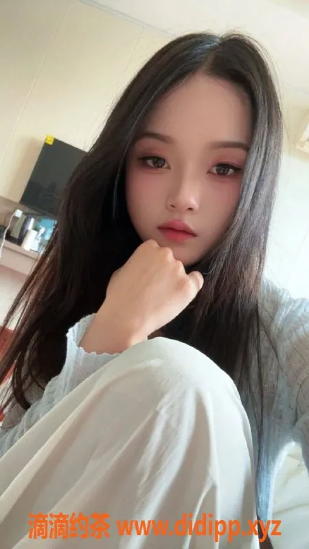 广州楼凤-海珠嫩妹小希，视频验证，高性价比体验！