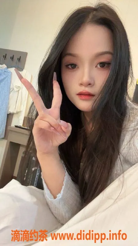 广州楼凤-海珠嫩妹小希，视频验证，高性价比体验！