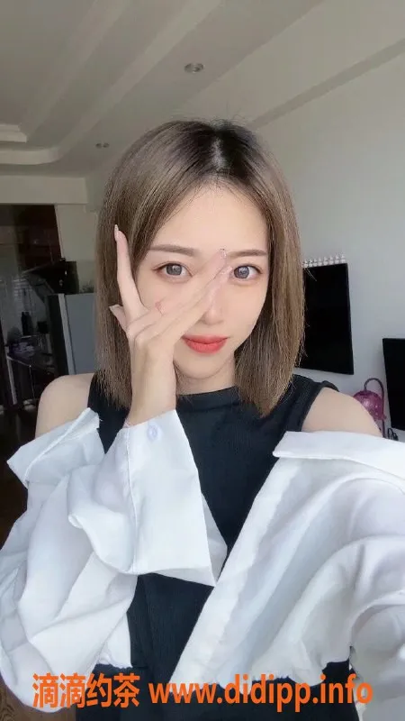 武汉楼凤-仁和路御姐CC，优雅的服务体验