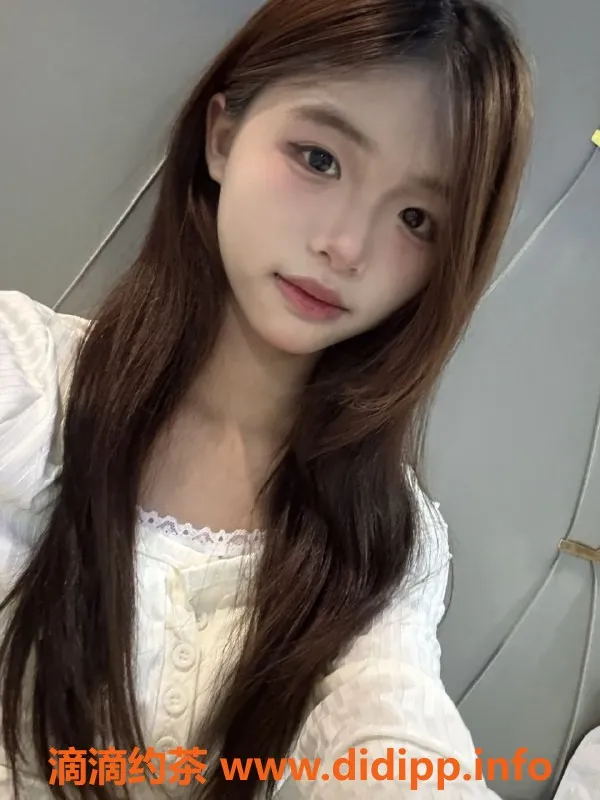 广州楼凤-番禺22岁七七，165cm 50kg 36C，收费优惠