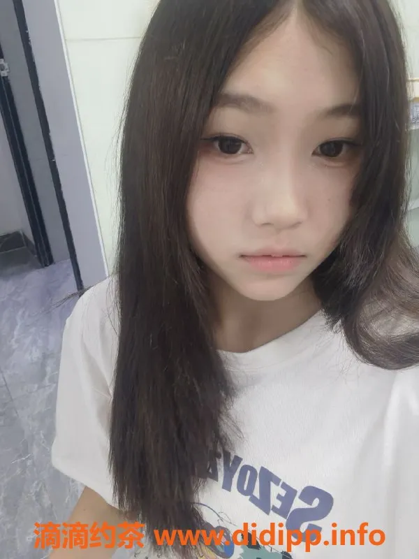 成都楼凤-成都宝宝：158cm匀称少女，初次尝试仅需600元