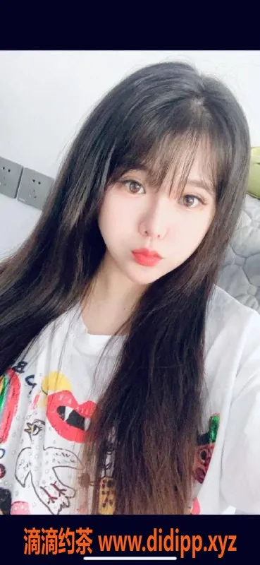 成都楼凤-成华区初雪：168cm、21岁御姐，车费8P起