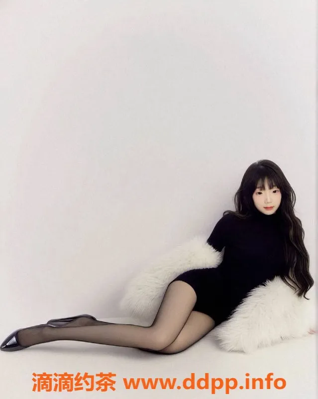 成都楼凤-成华区小嘉琪，身高162，80斤，A罩杯，17岁，青春迷人