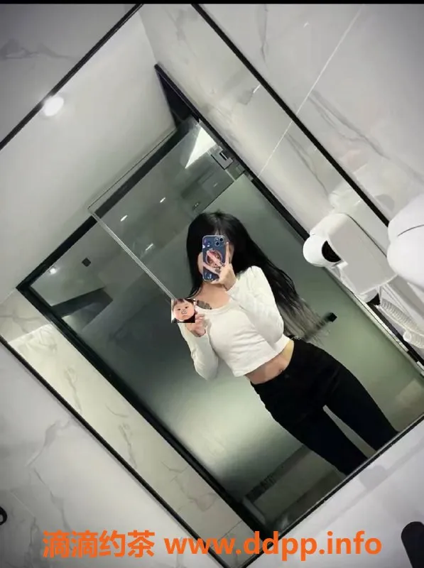 成都楼凤-成华区小嘉琪，身高162，80斤，A罩杯，17岁，青春迷人