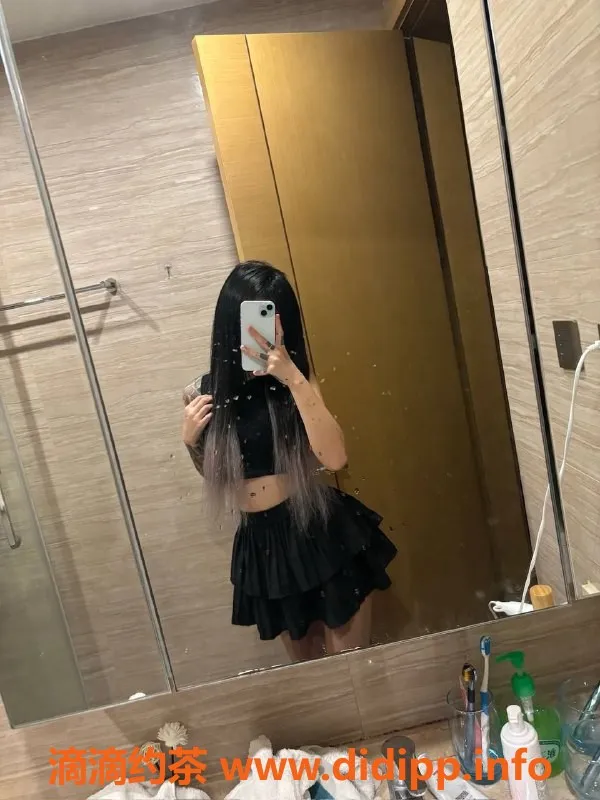 成都楼凤-成华区小嘉琪，身高162，80斤，A罩杯，17岁，青春迷人