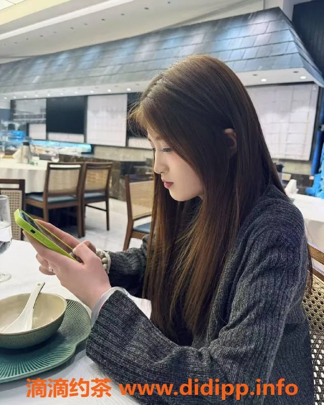 郑州楼凤资源信息,郑州二七区18岁研研，165cm，45kg，超值服务