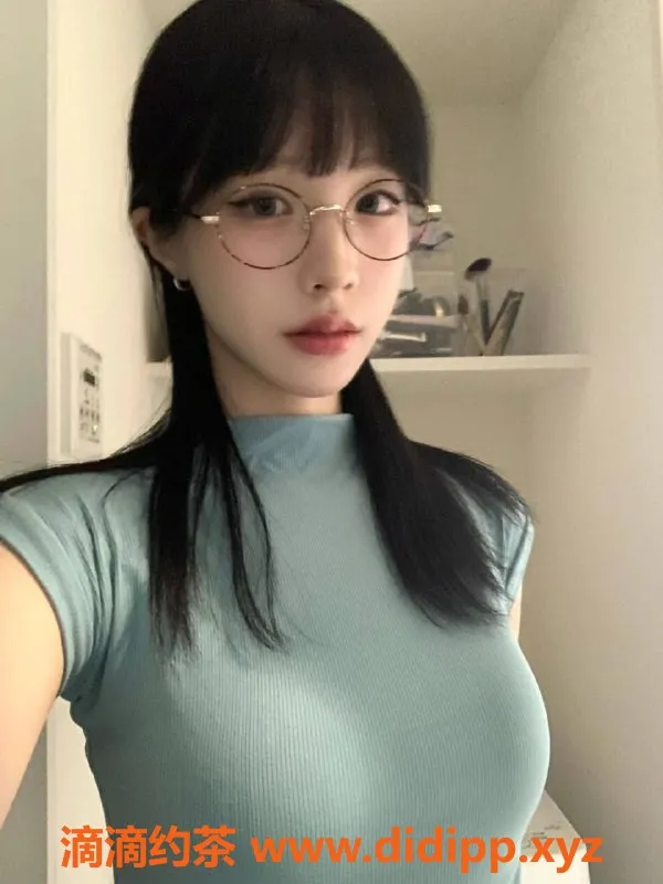 杭州楼凤资源信息,22岁cc，身高167cm，体重45，陪浴、深喉服务只需1400元