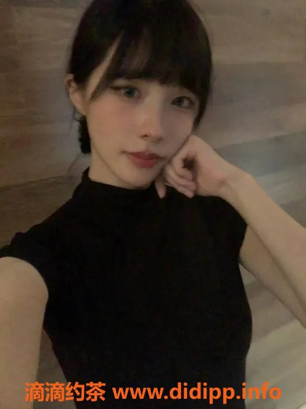 杭州楼凤-22岁cc，身高167cm，体重45，陪浴、深喉服务只需1400元